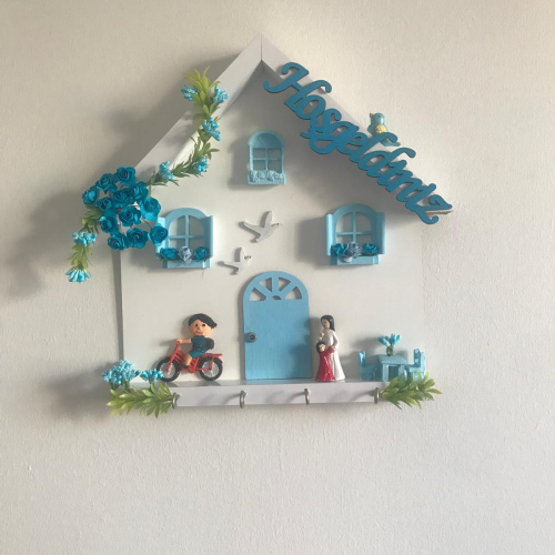 Dekoratif Ev Anahtarlık Askılığı – Mavi Detaylı Figürlü Duvar Organizeri – Hartopia