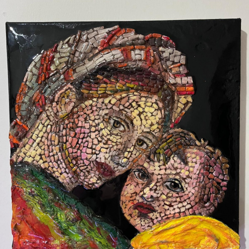 Anne ve Çocuk – Seramik Hamur Mozaik Görünümlü Tablo (30 × 30 cm) | Hartopia