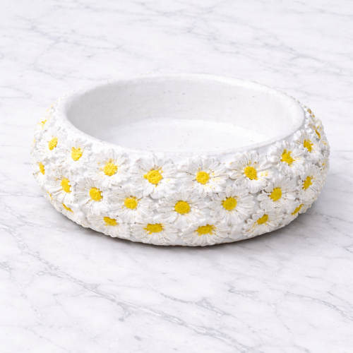 Papatya Desenli Dekoratif Kase – Beyaz & Sarı | Hartopia